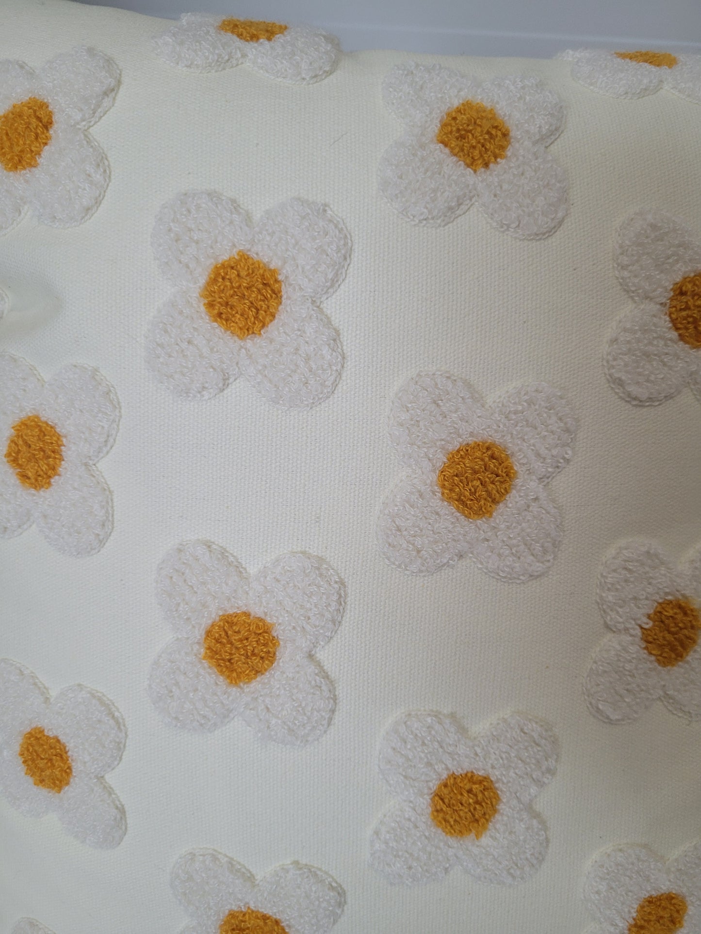 Daisy cushion cover square
