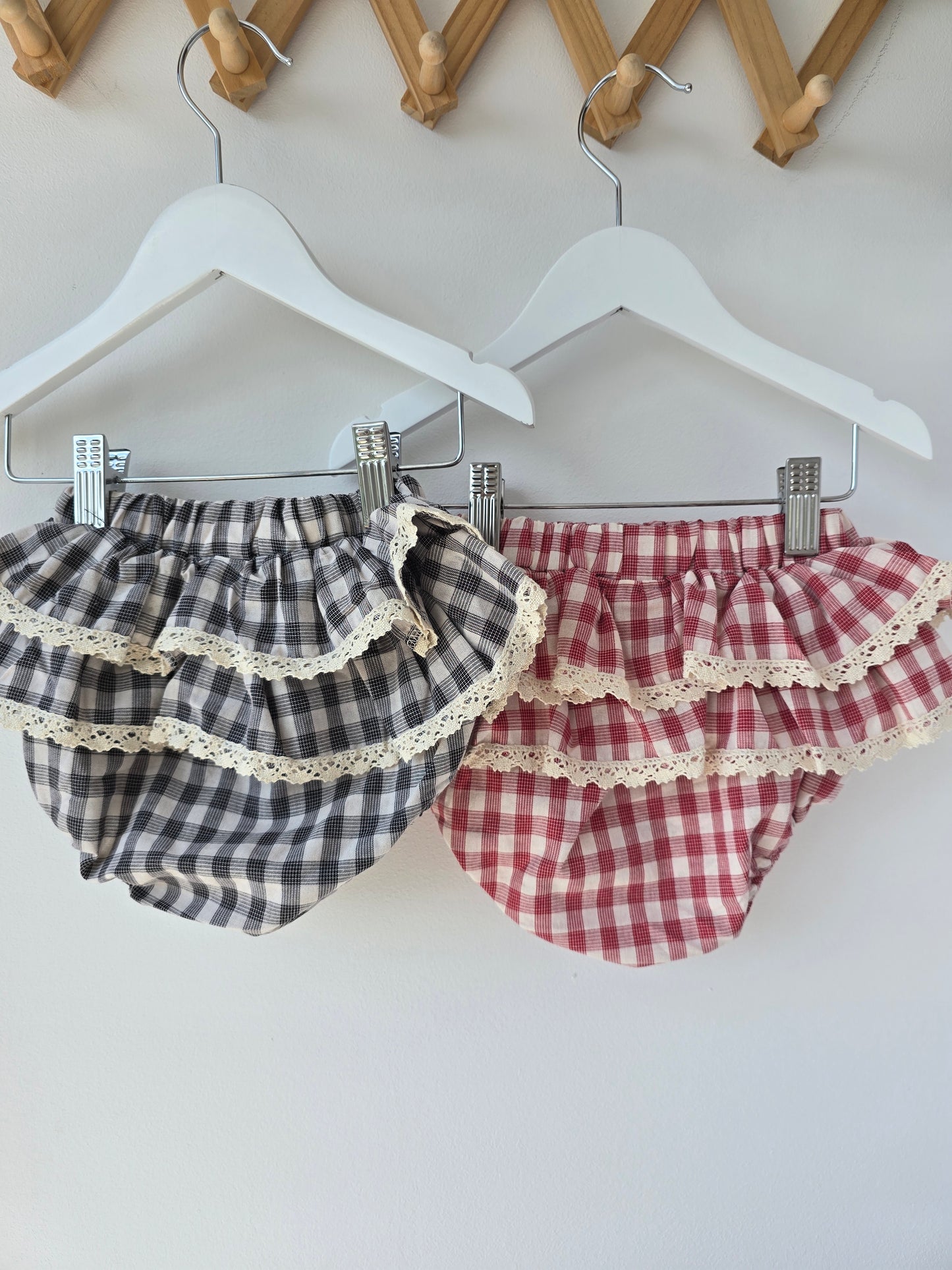 Checkered ruffle bloomers black