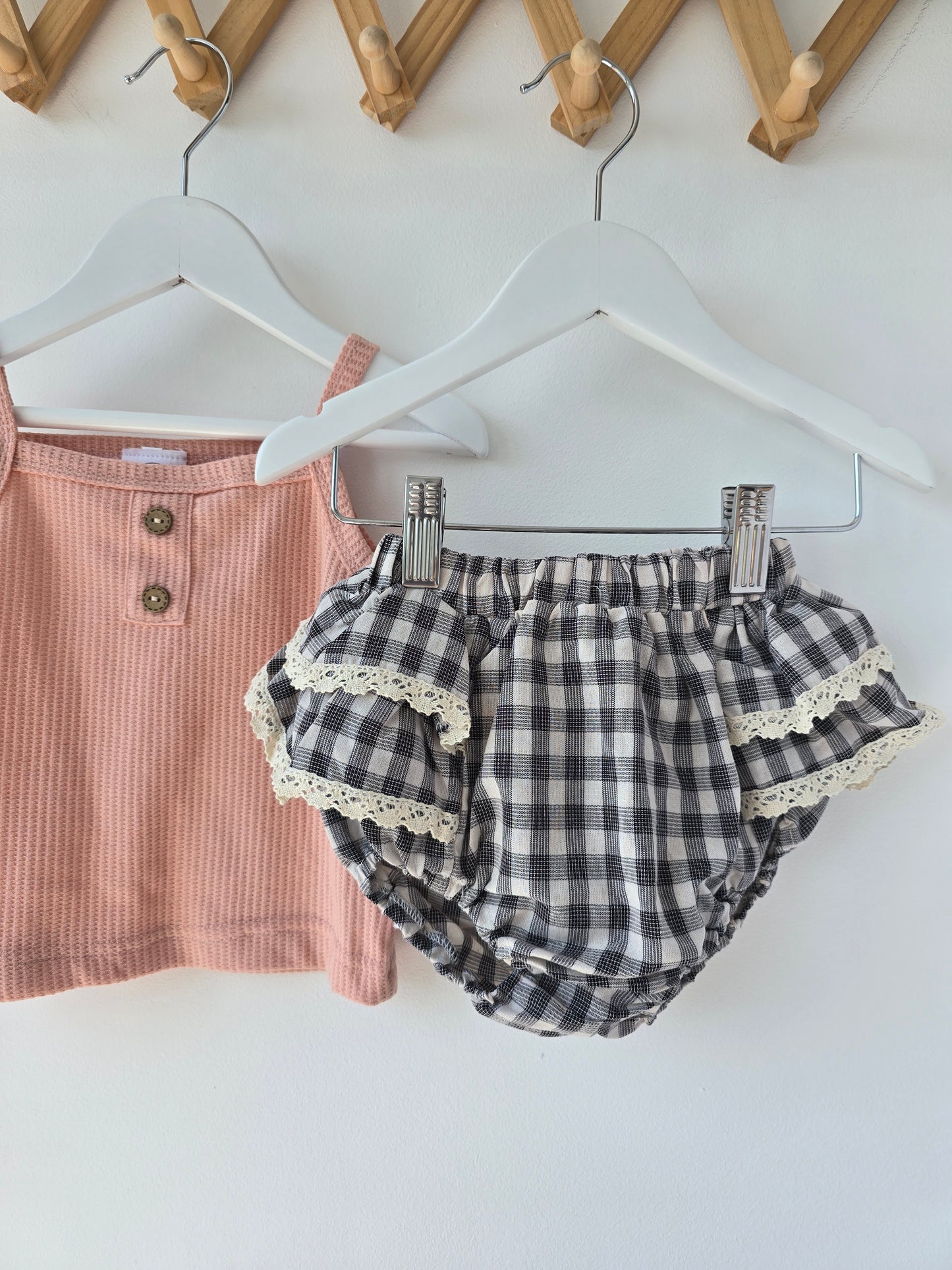 Checkered ruffle bloomers black