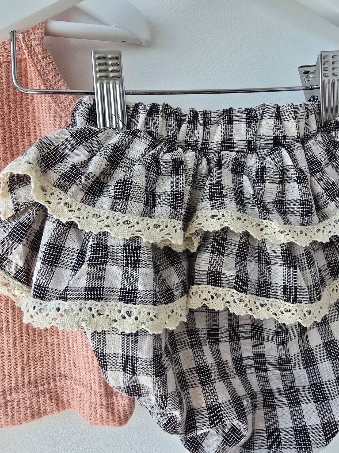 Checkered ruffle bloomers black