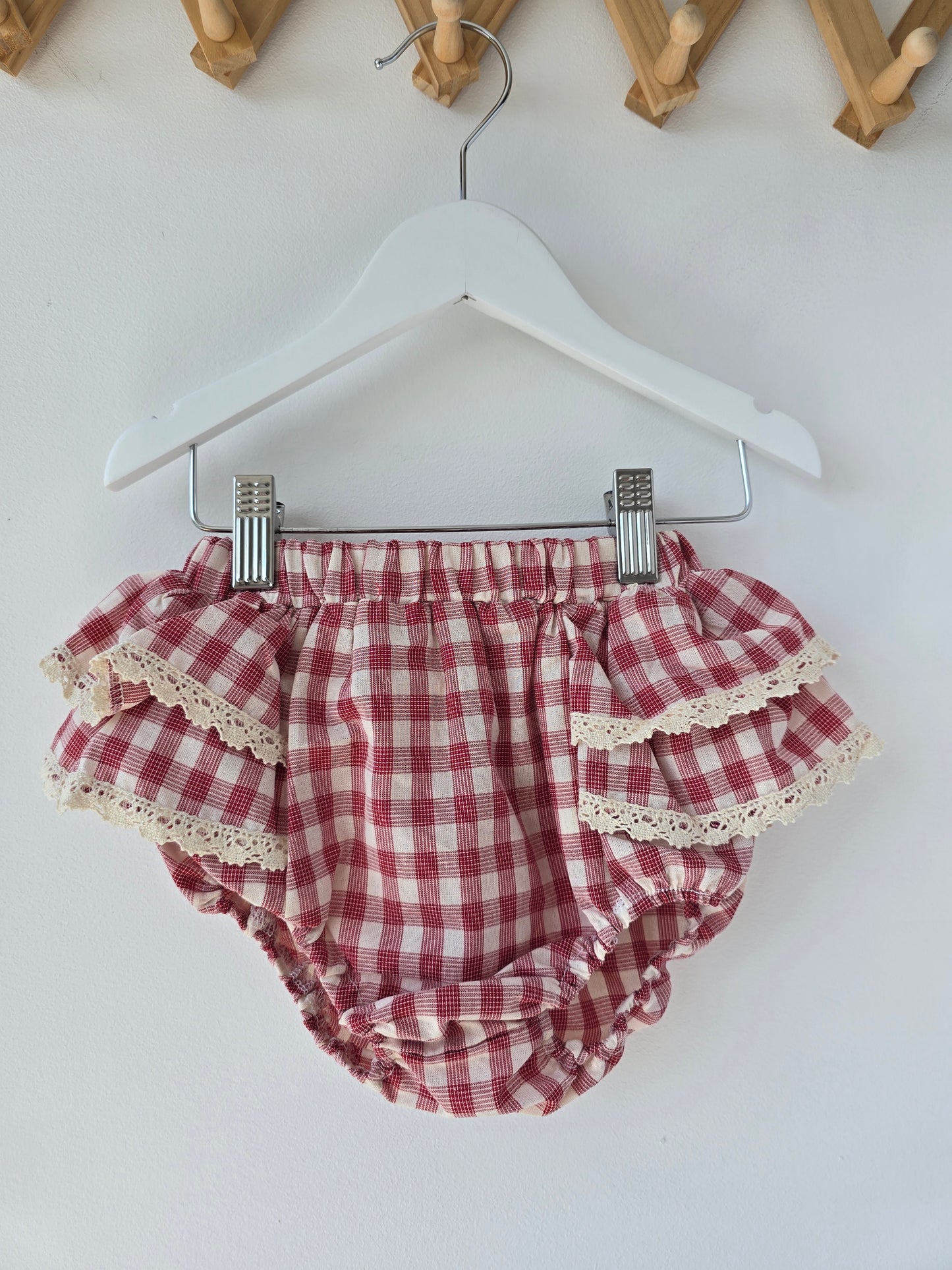 Checkered ruffle bloomers red