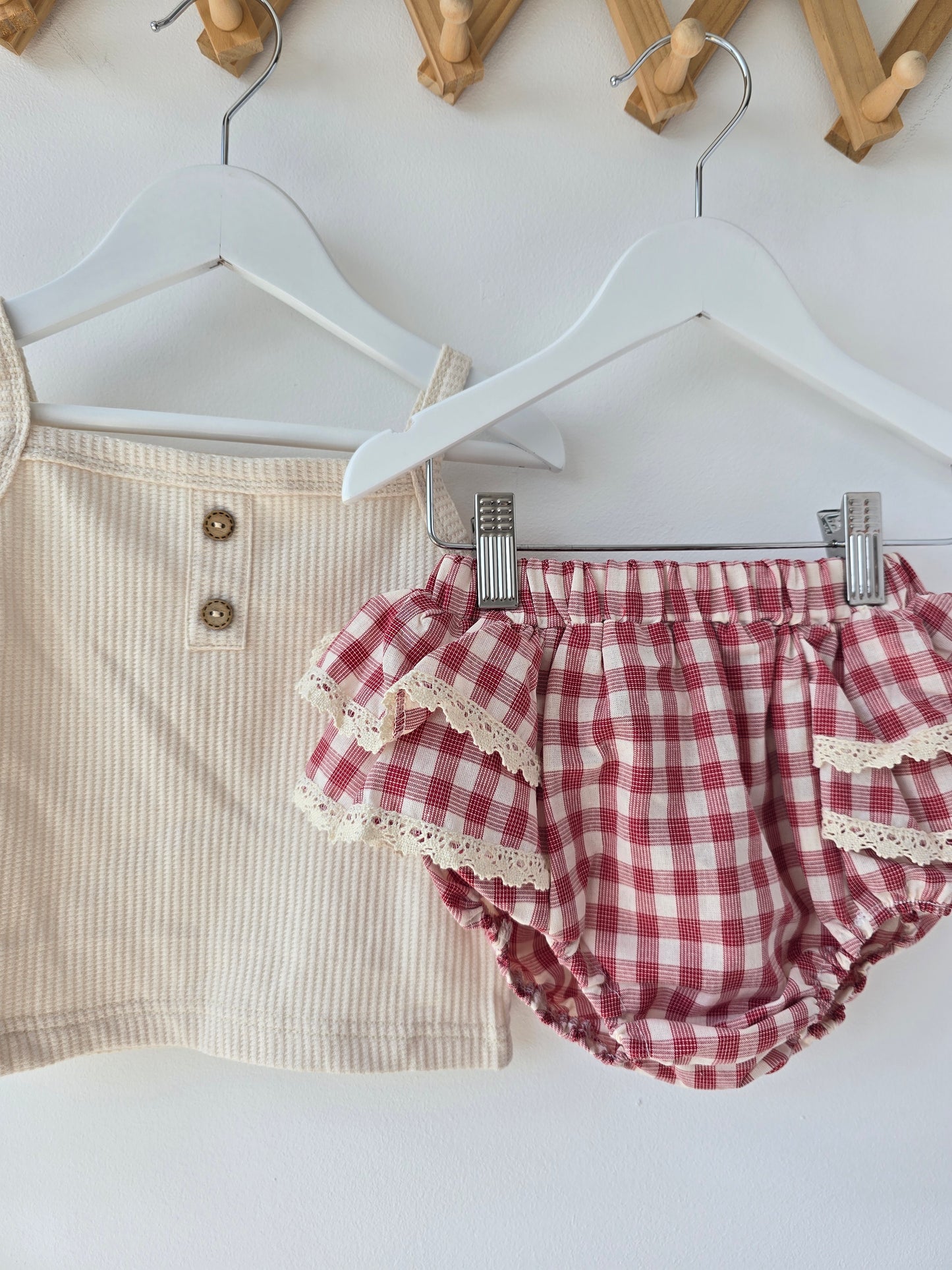 Checkered ruffle bloomers red