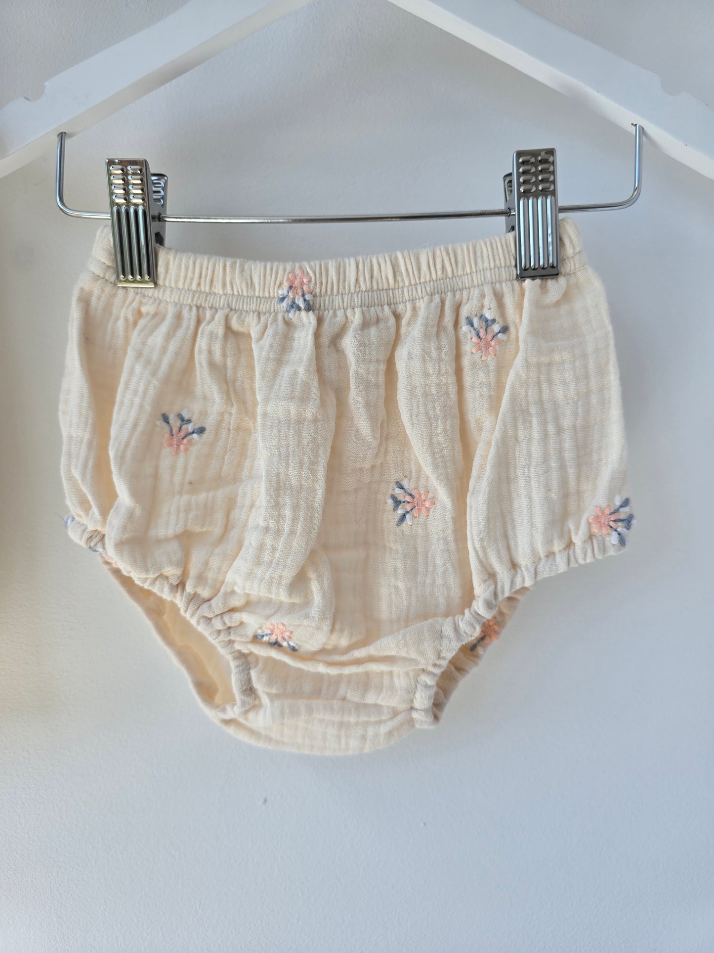 Embroidered flower set