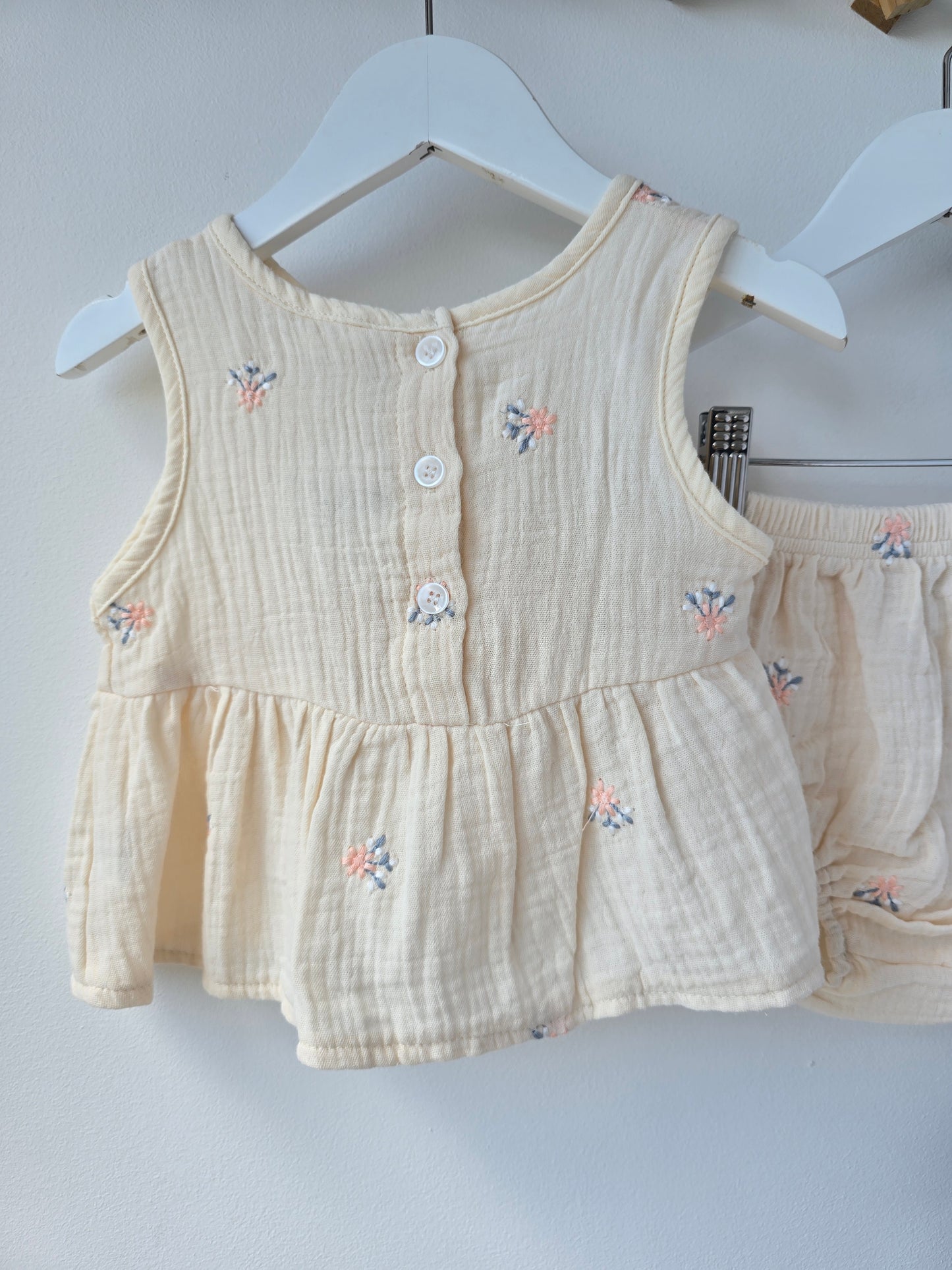 Embroidered flower set