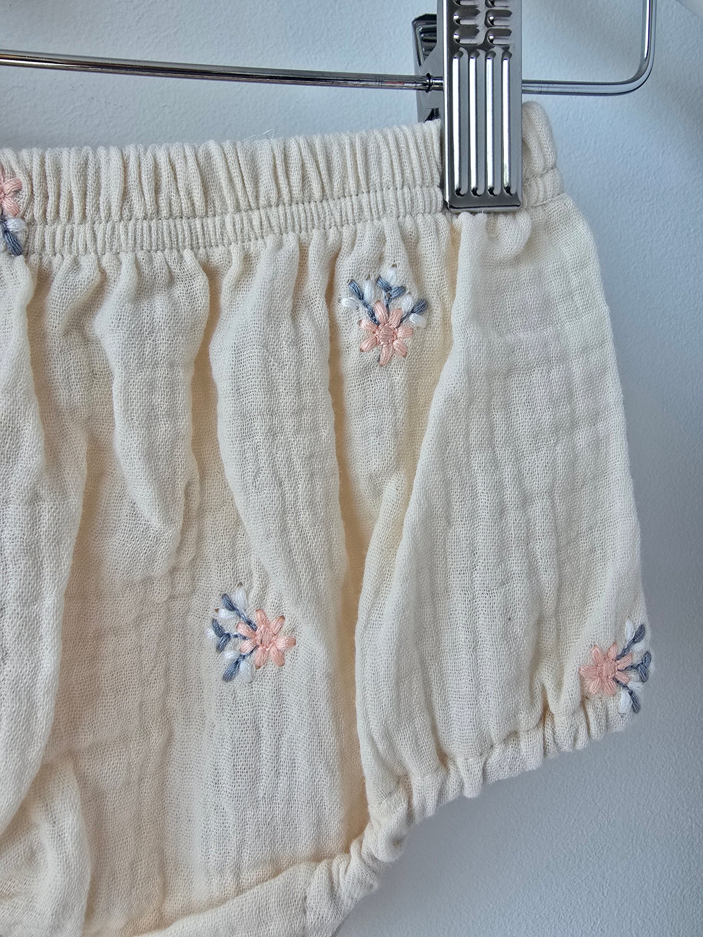 Embroidered flower set