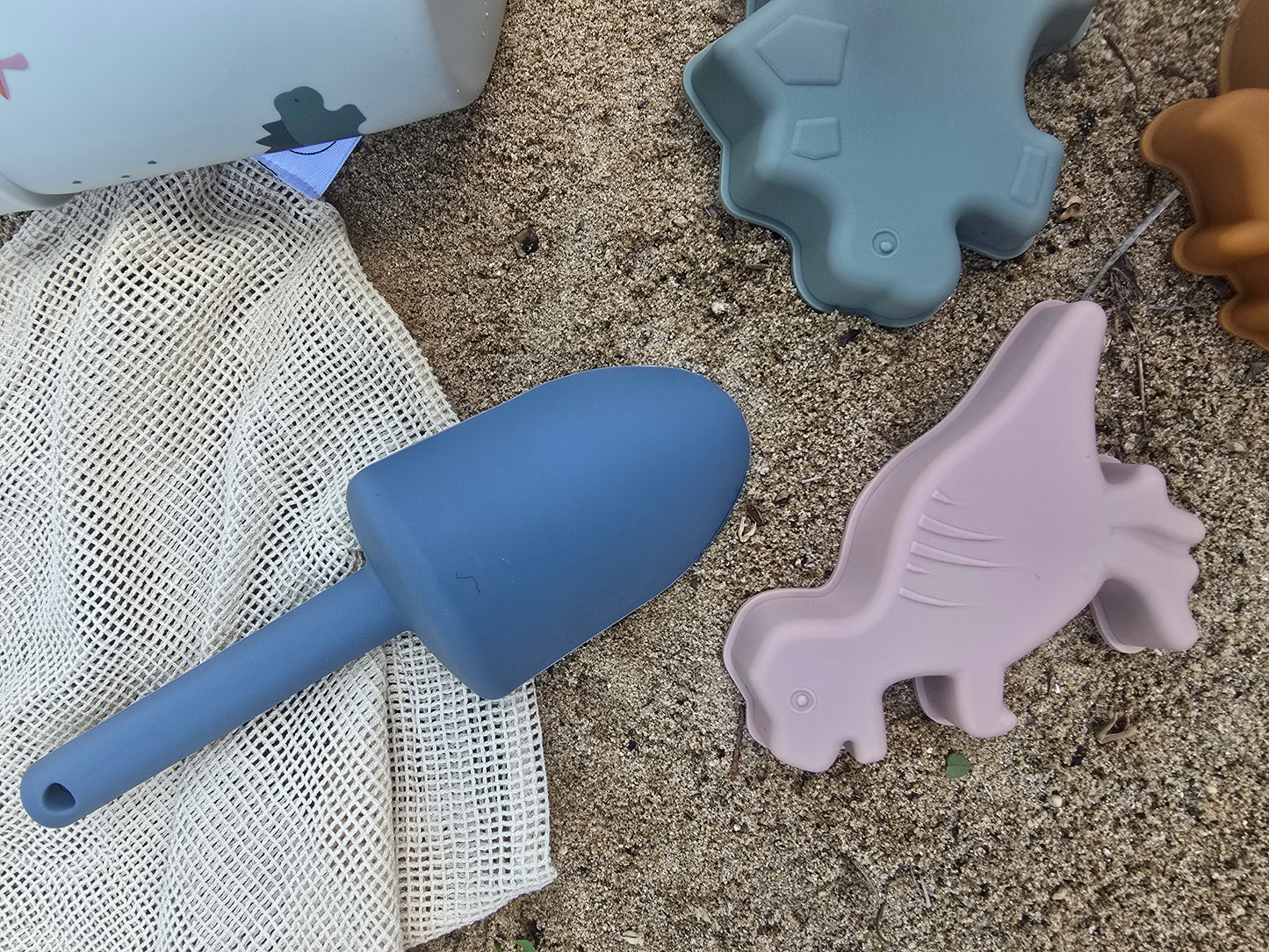 Dinosaur play set