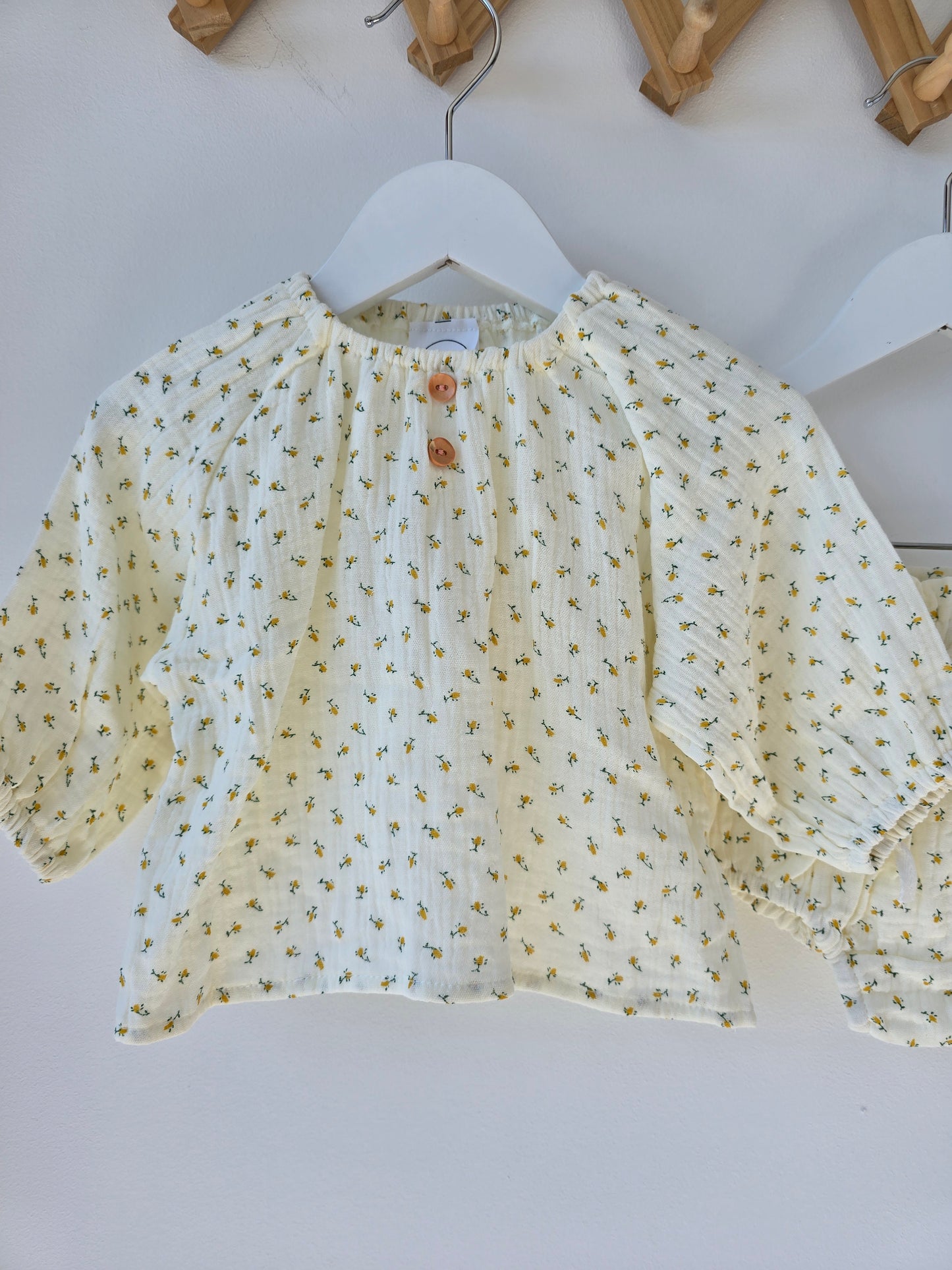 Yellow tiny flower set