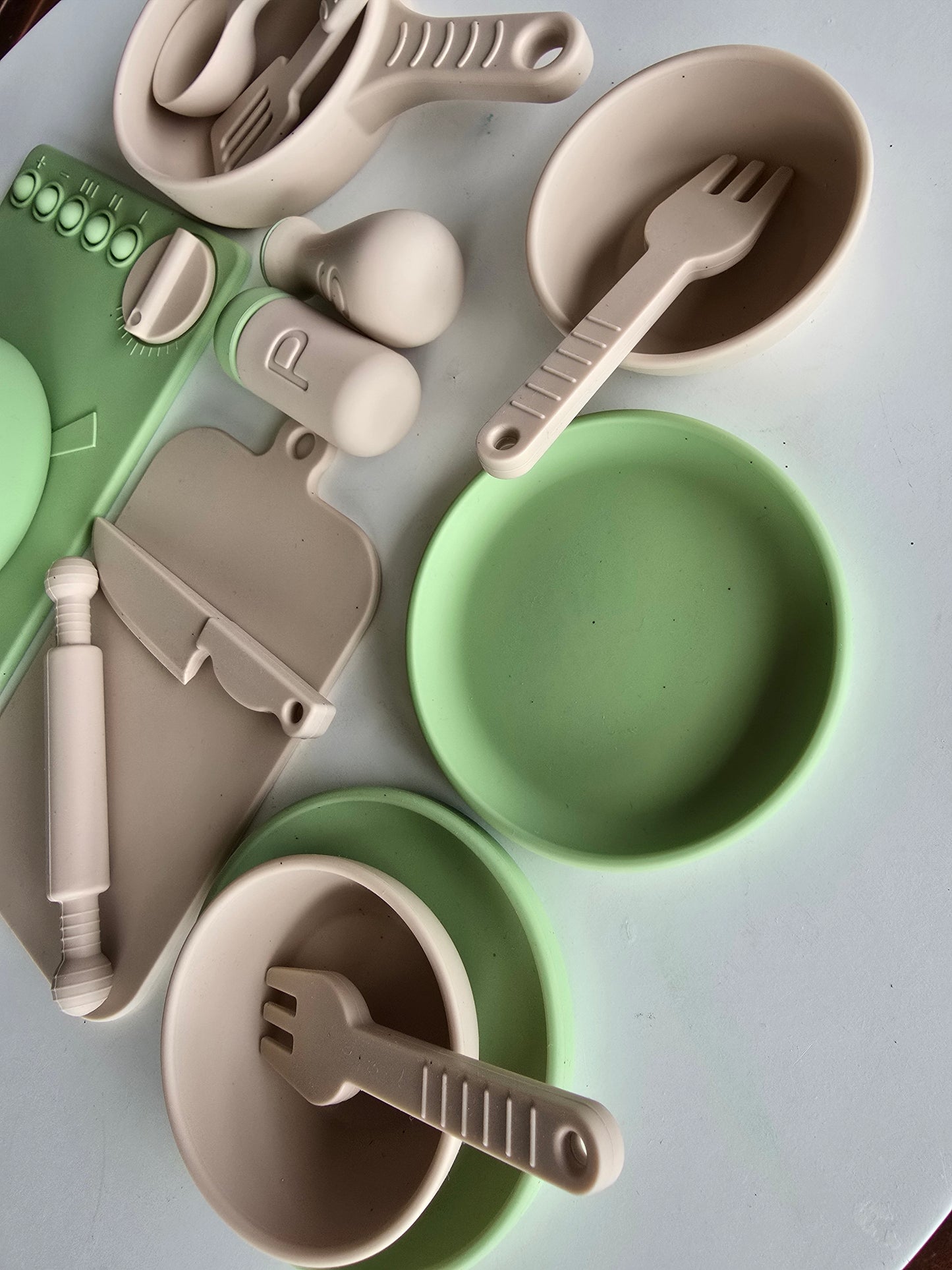 Cooking set in green