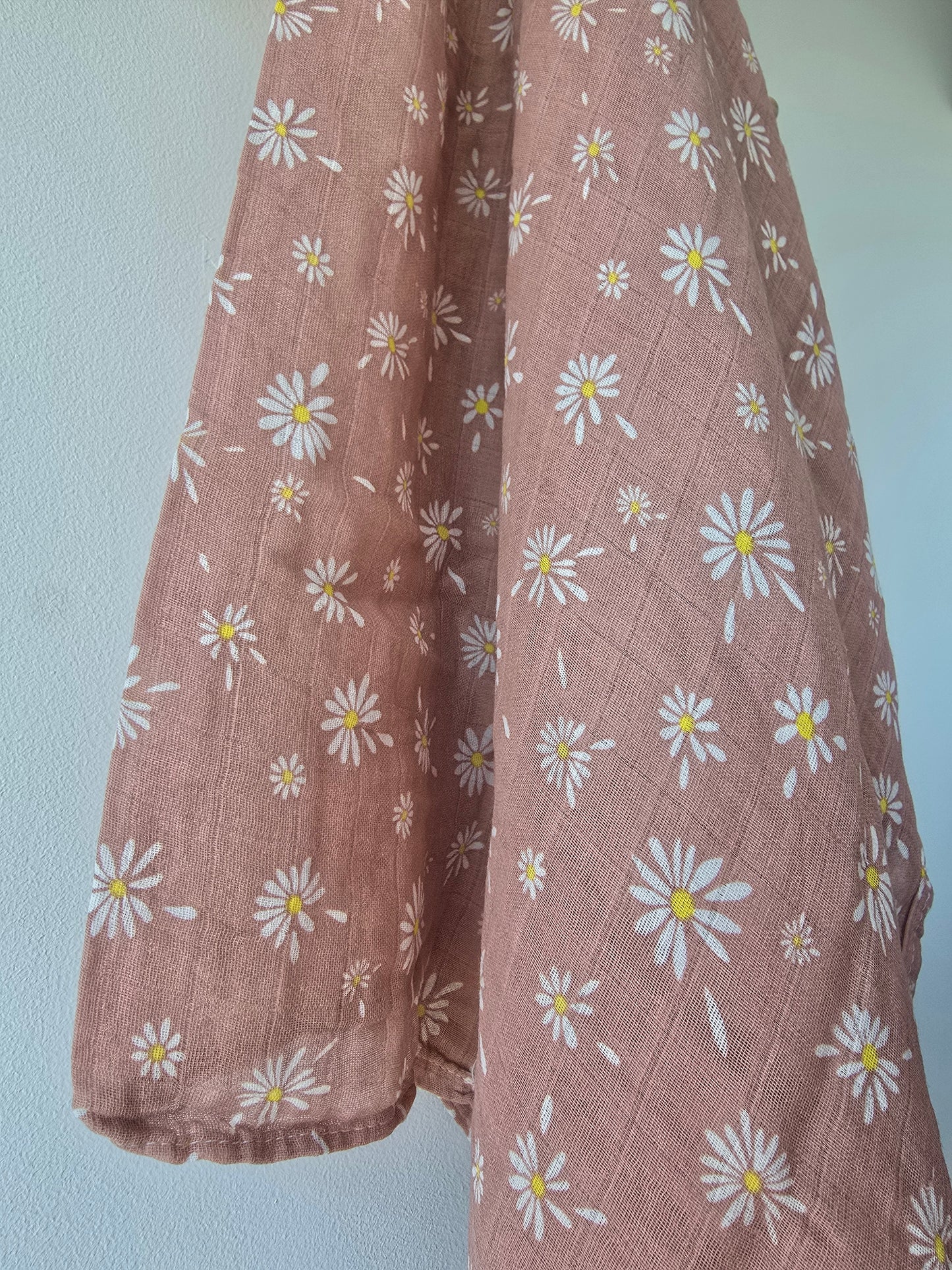 Dusty pink daisy swaddle (cotton)