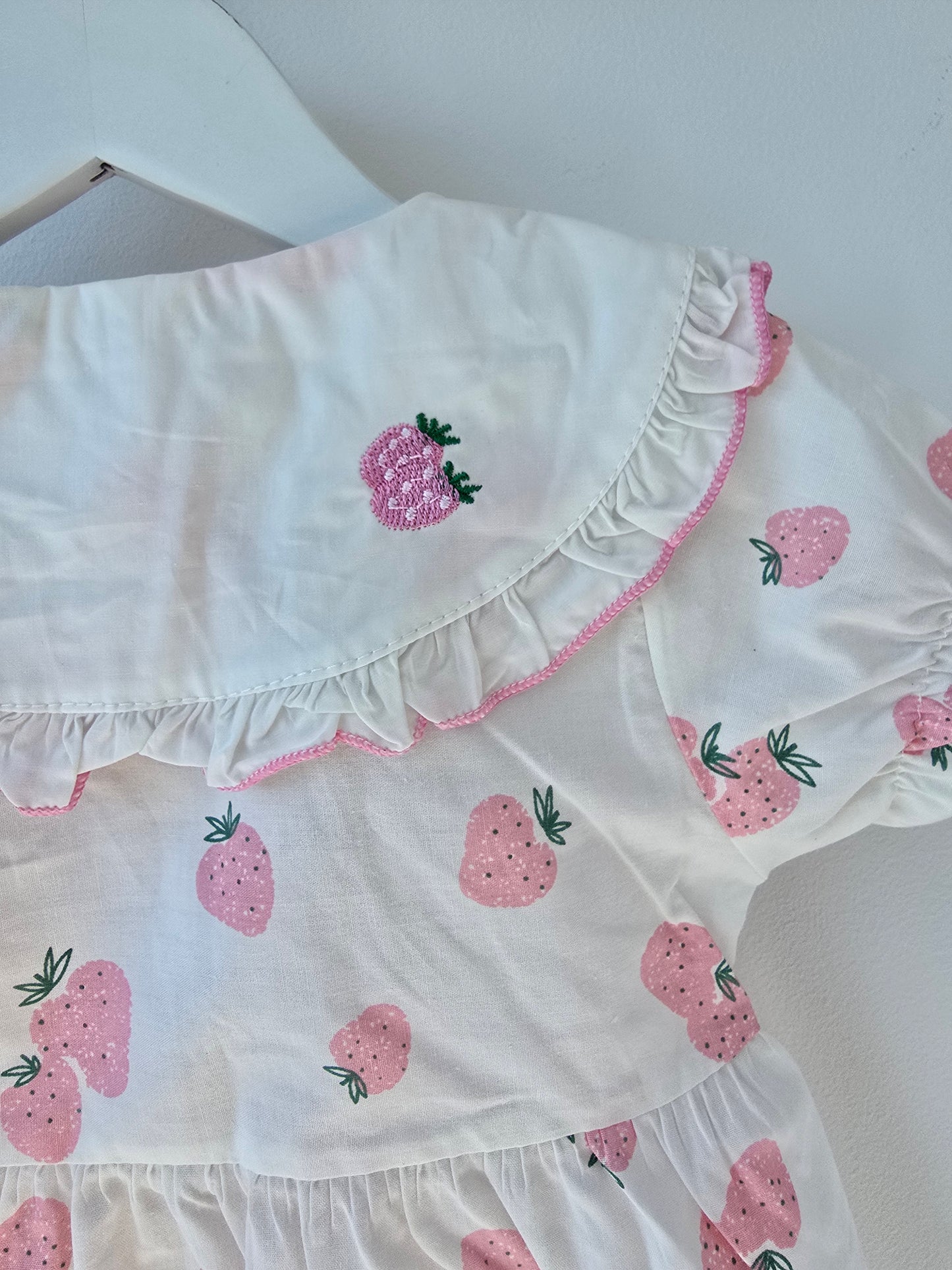 Strawberry dress š