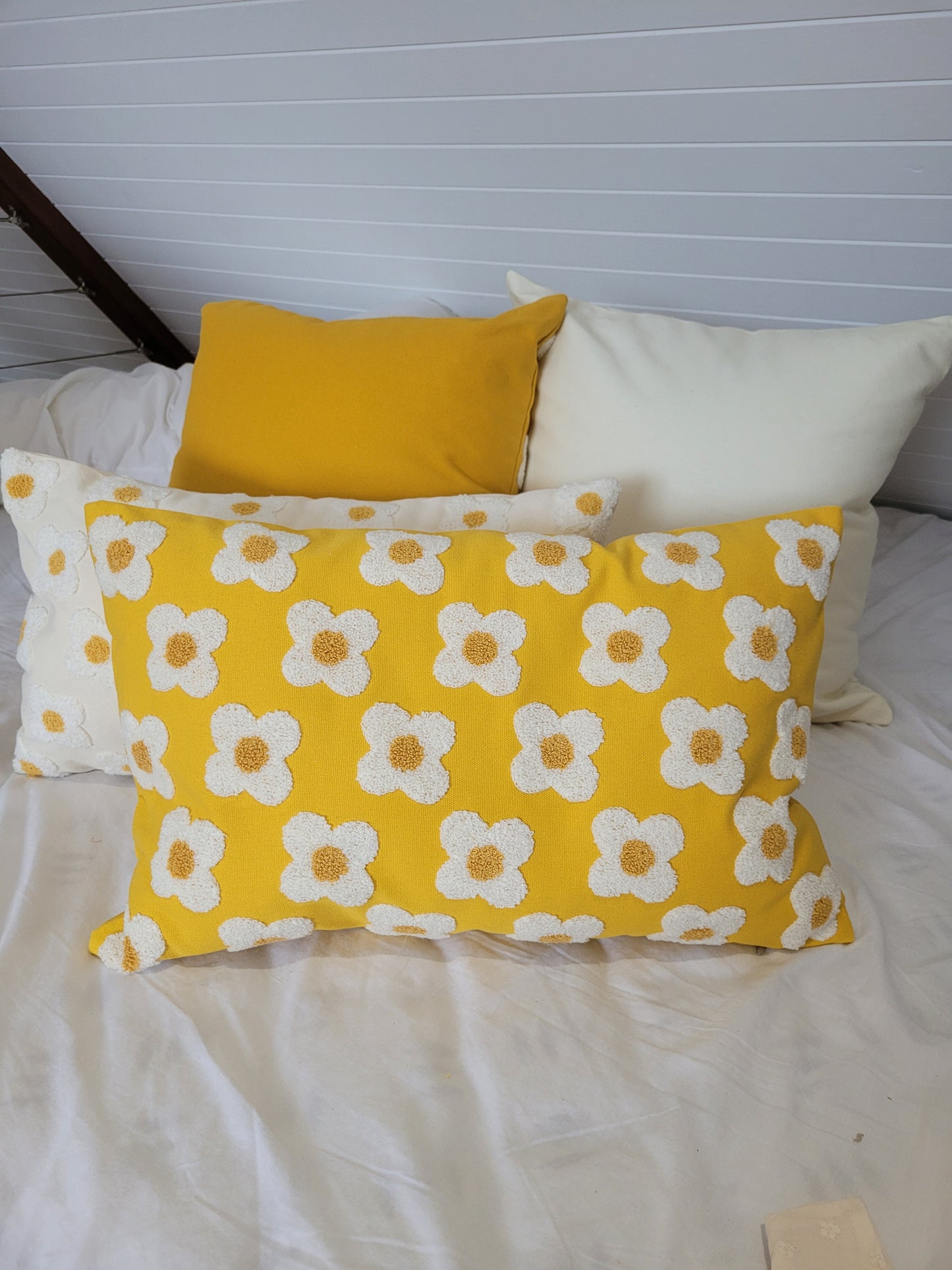 Daisy cushion cover rectangular