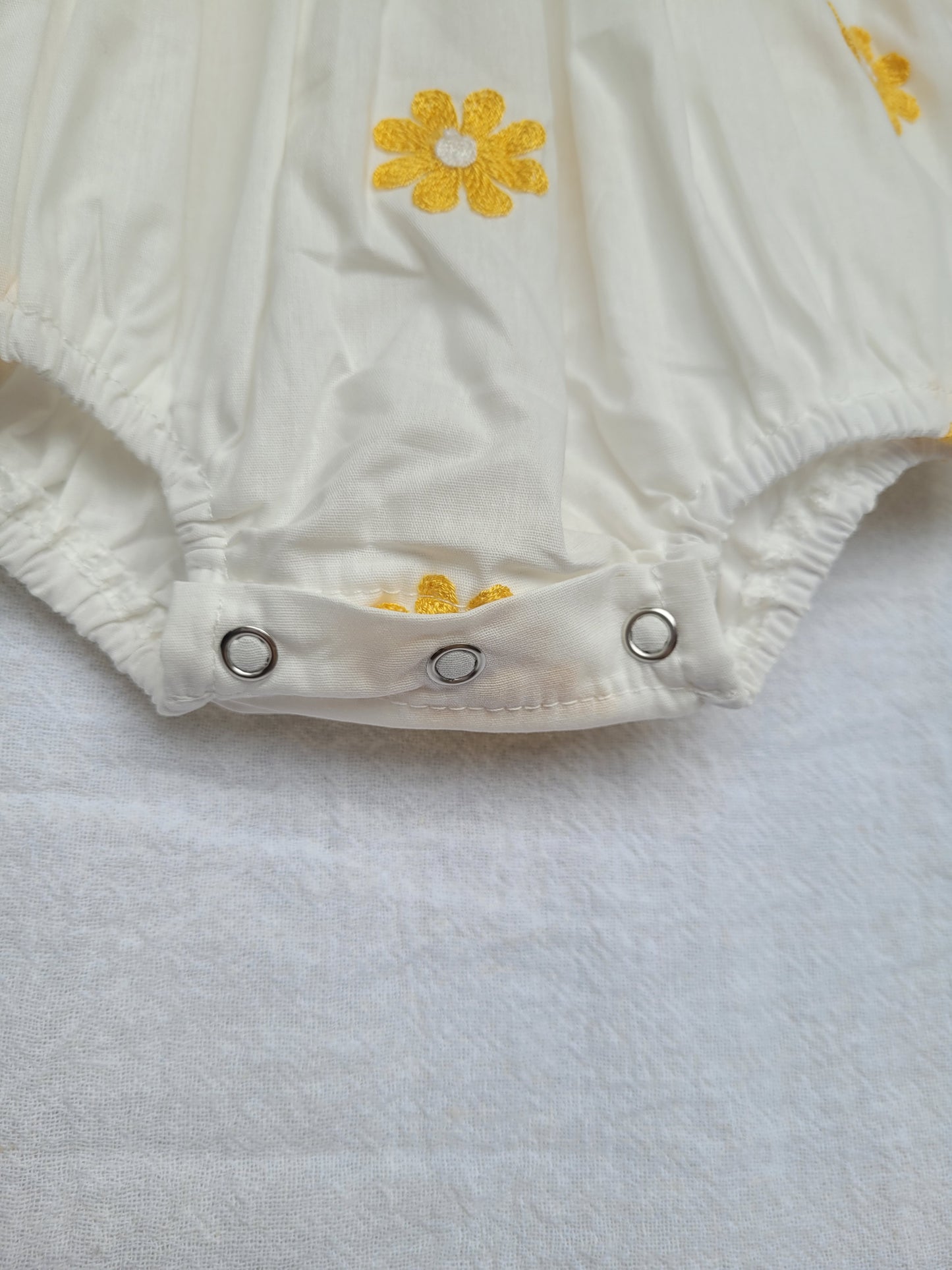 Daisy romper embroidered