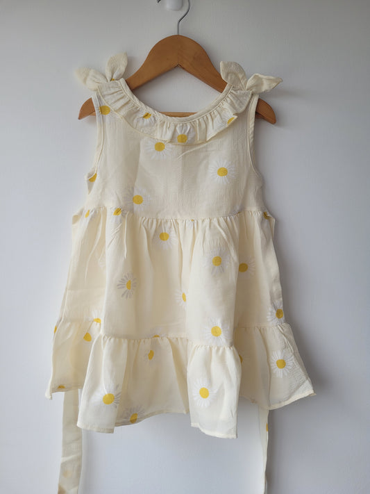 Light yellow daisy summer dress