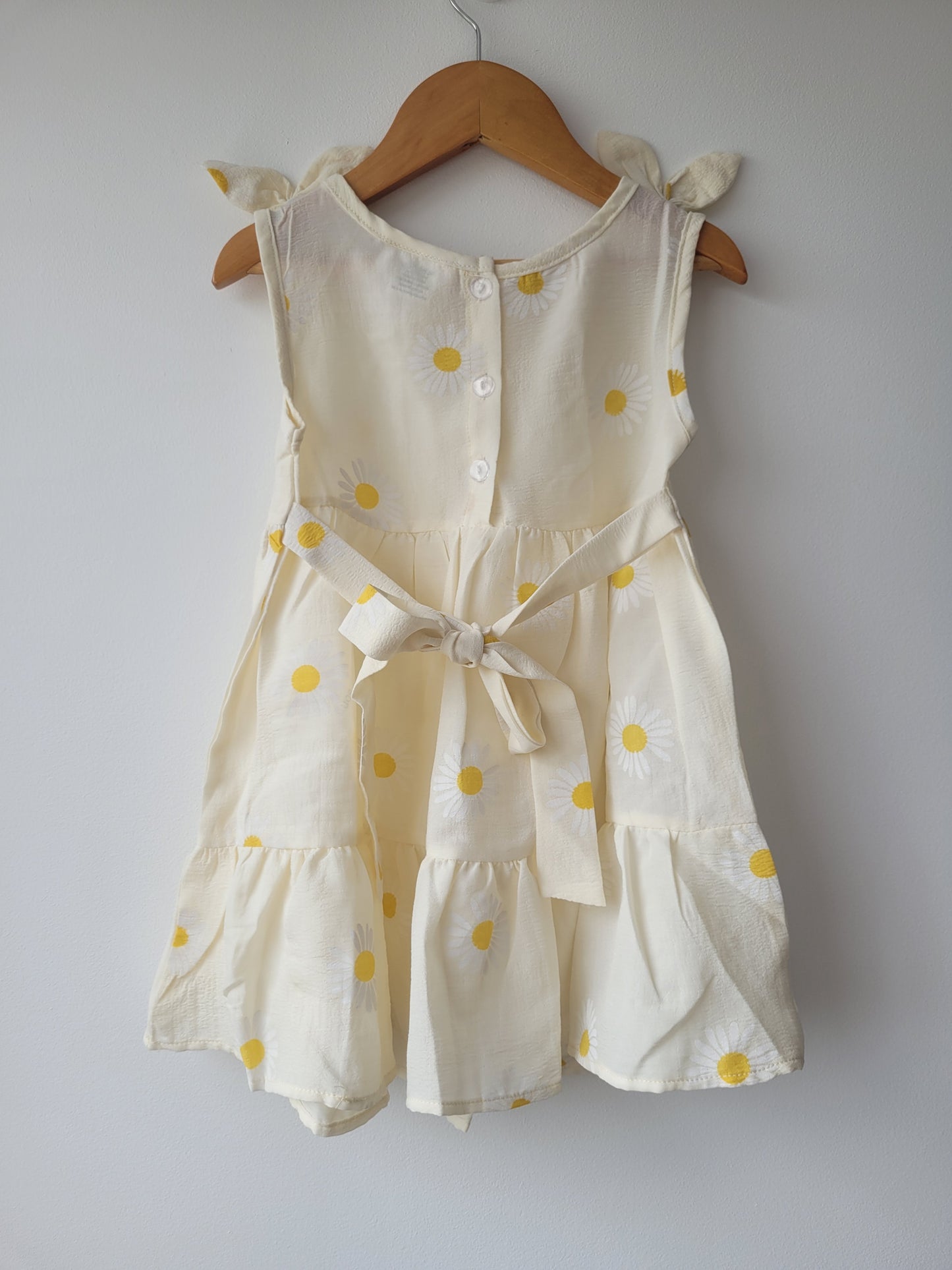 Light yellow daisy summer dress