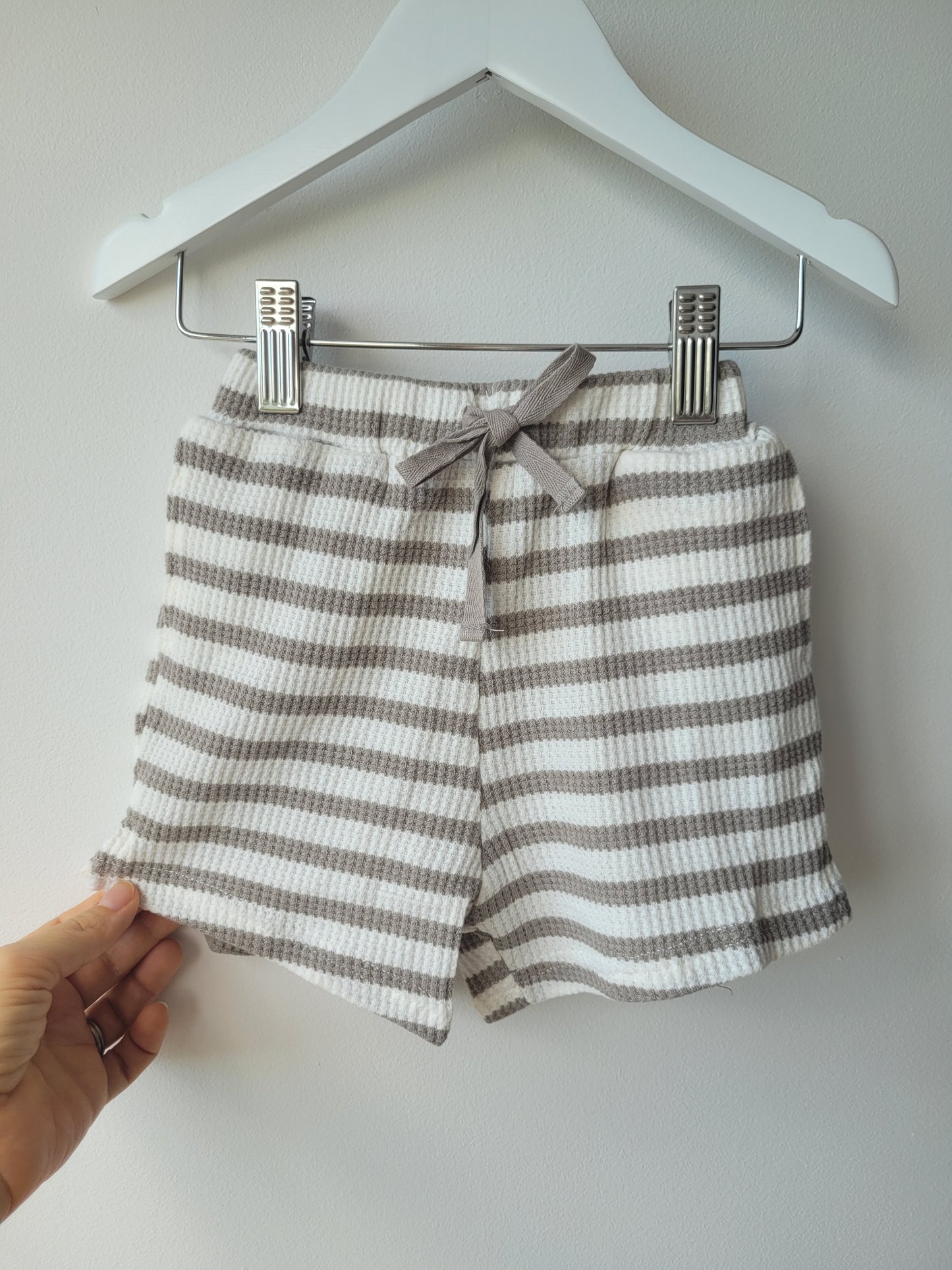 Olli set grey stripes