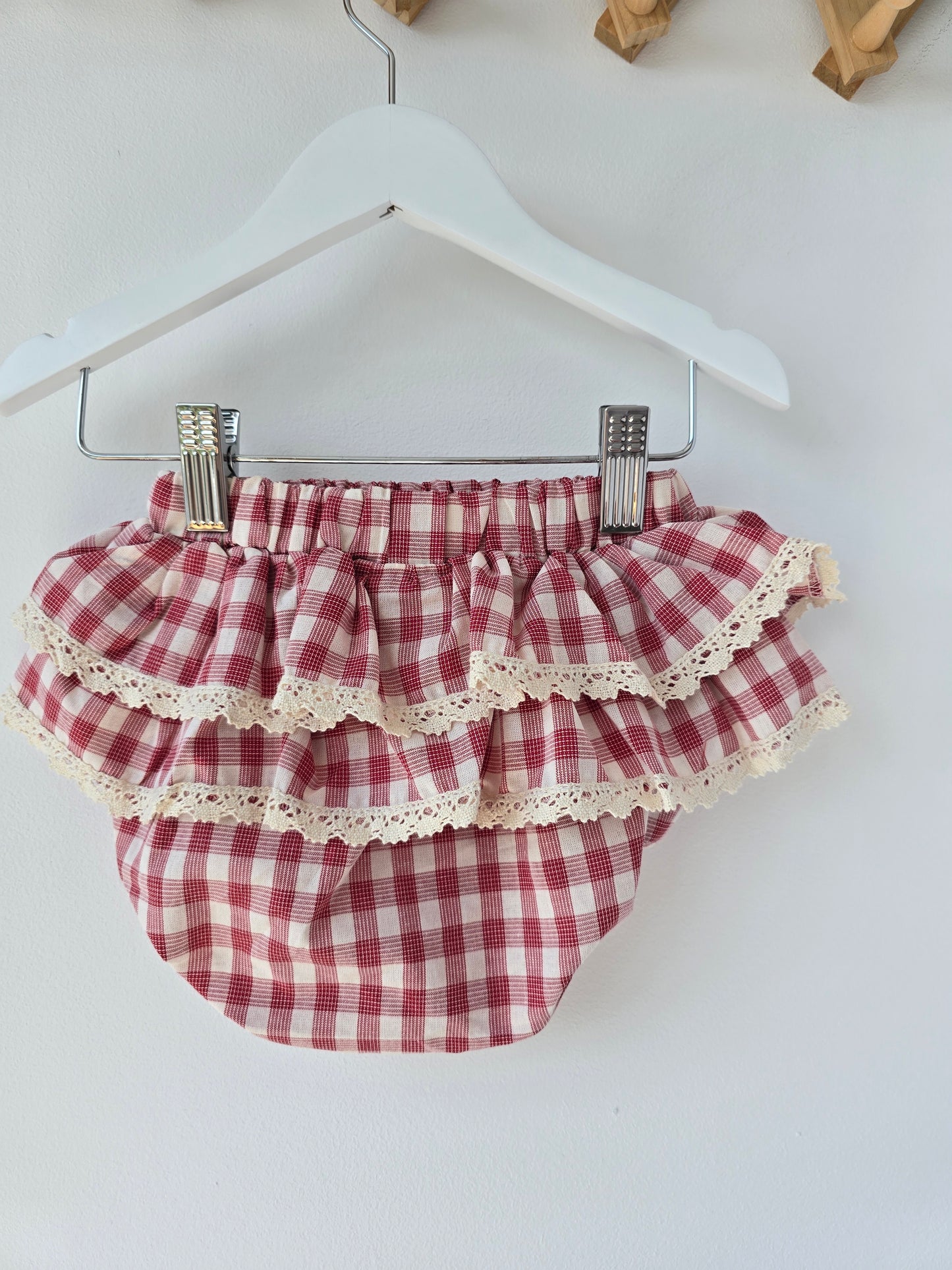Checkered ruffle bloomers red