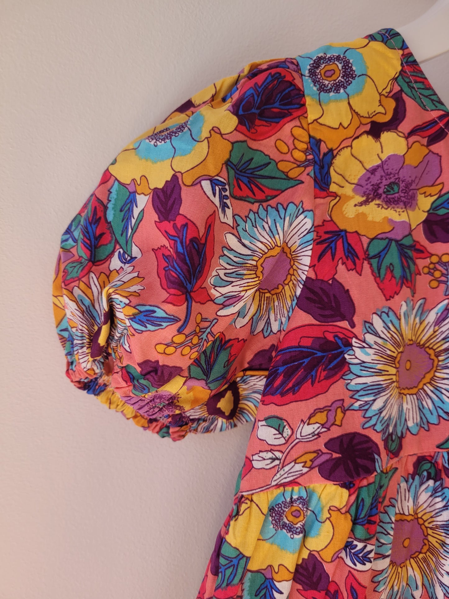 Bright wild flower dress short-sleeved