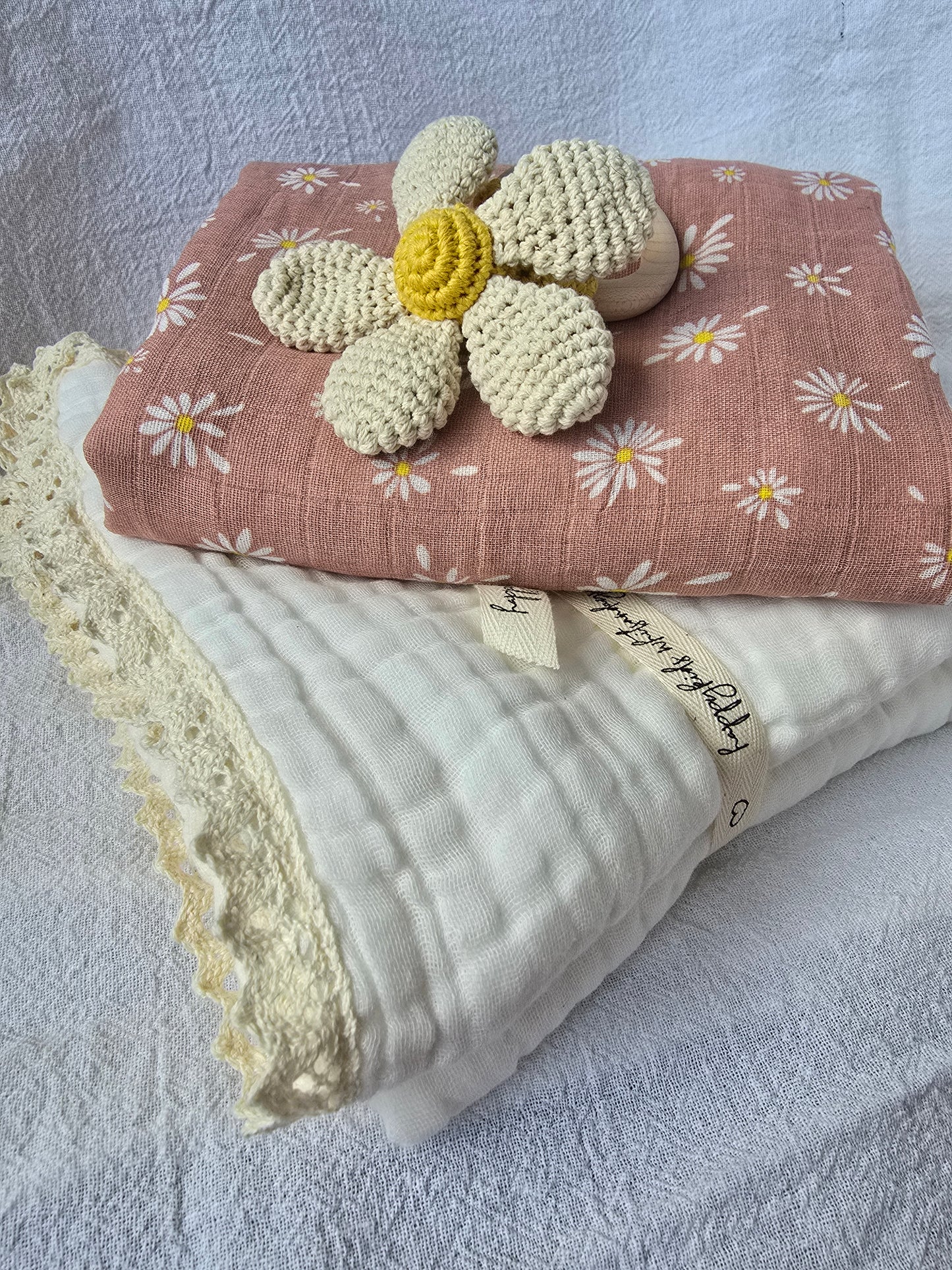 Cotton muslin blanket in white