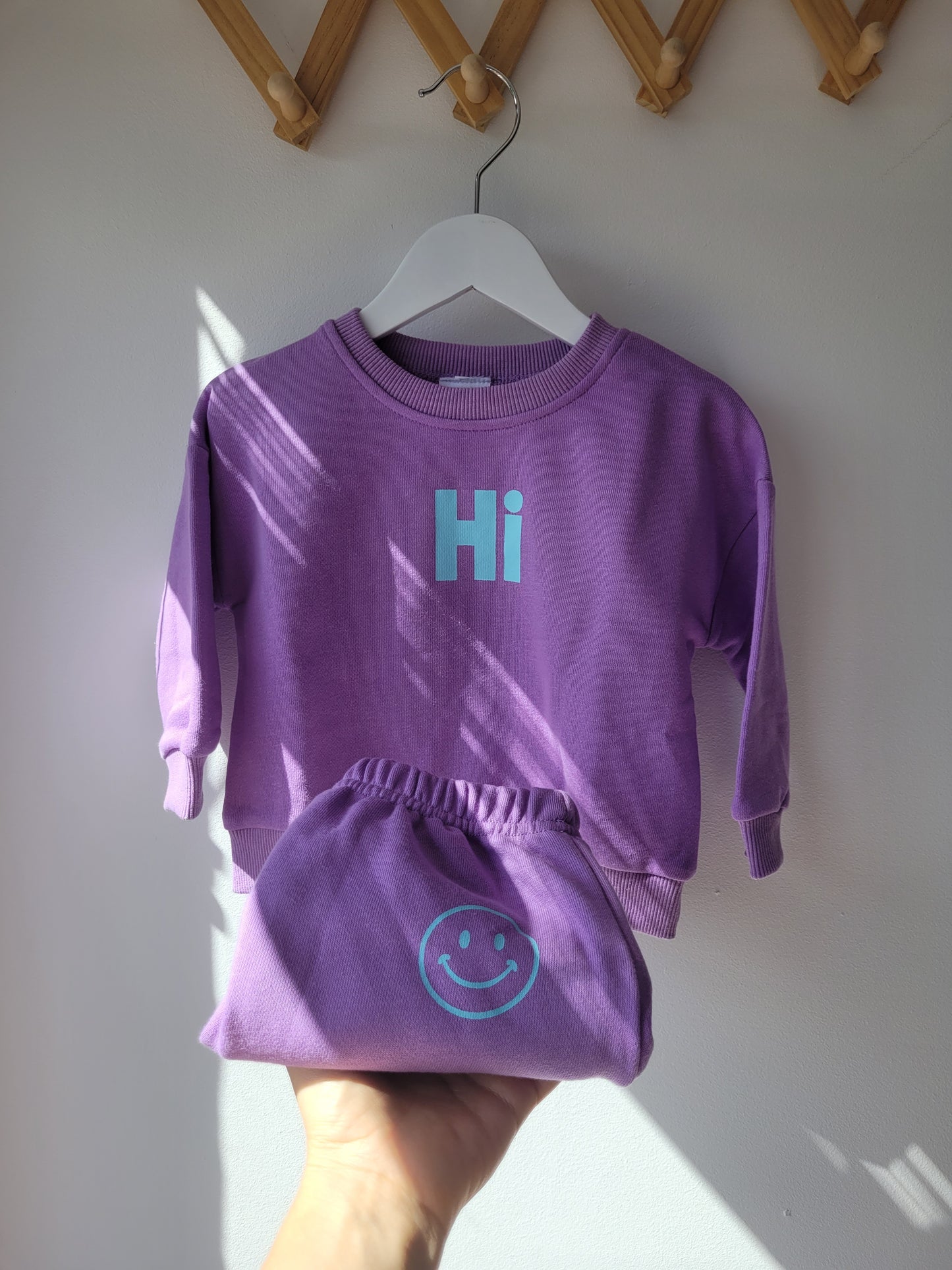 "Hi" set in purple