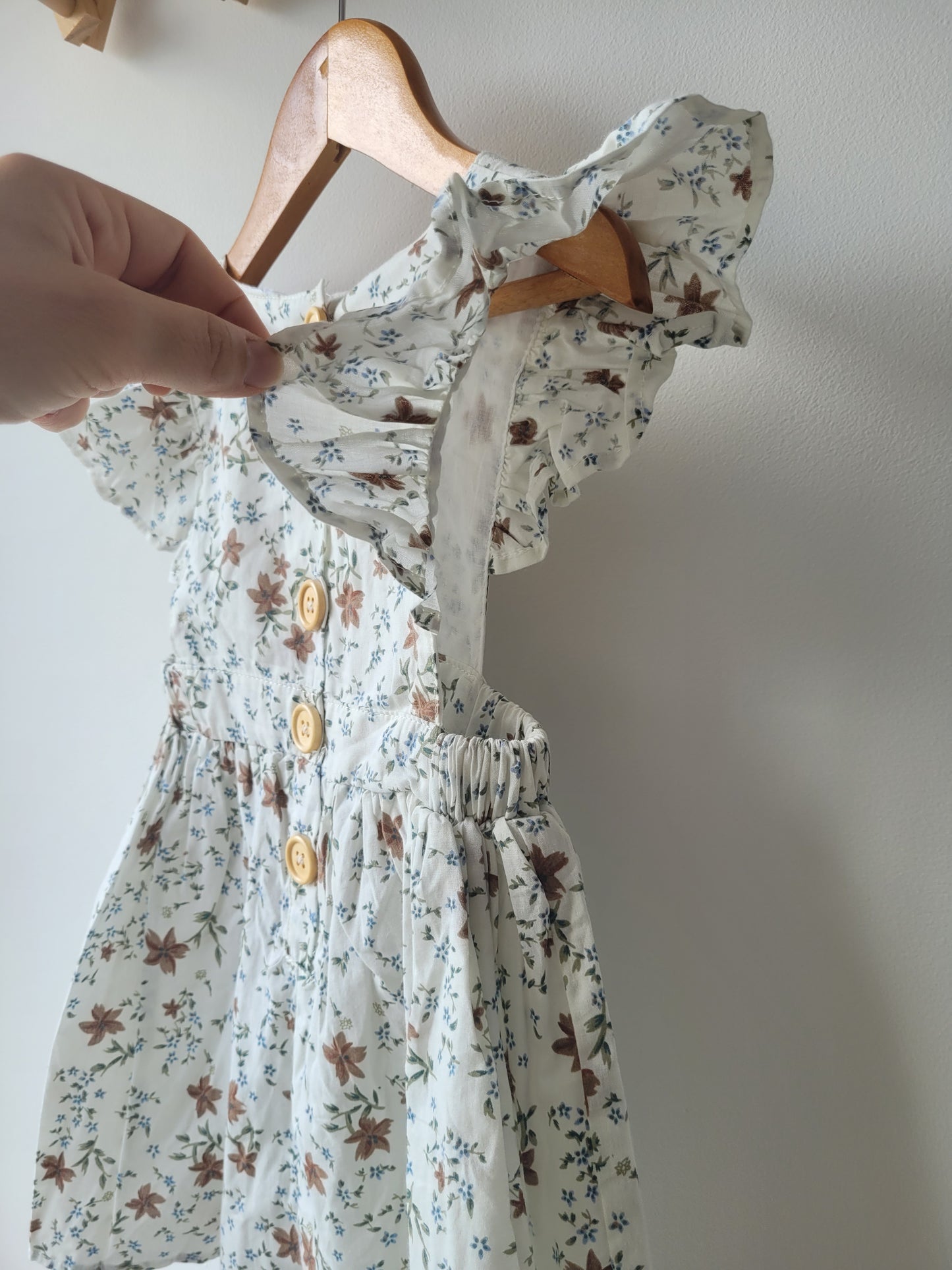 Brown flower dress with opening