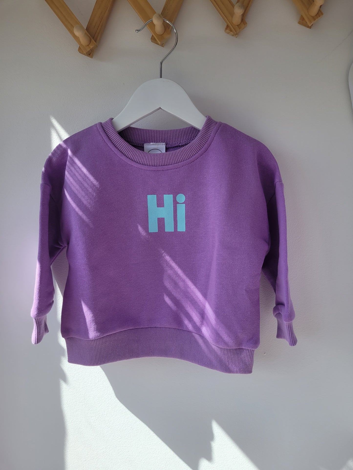 "Hi" set in purple