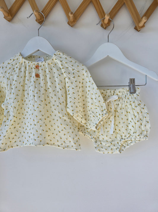 Yellow tiny flower set