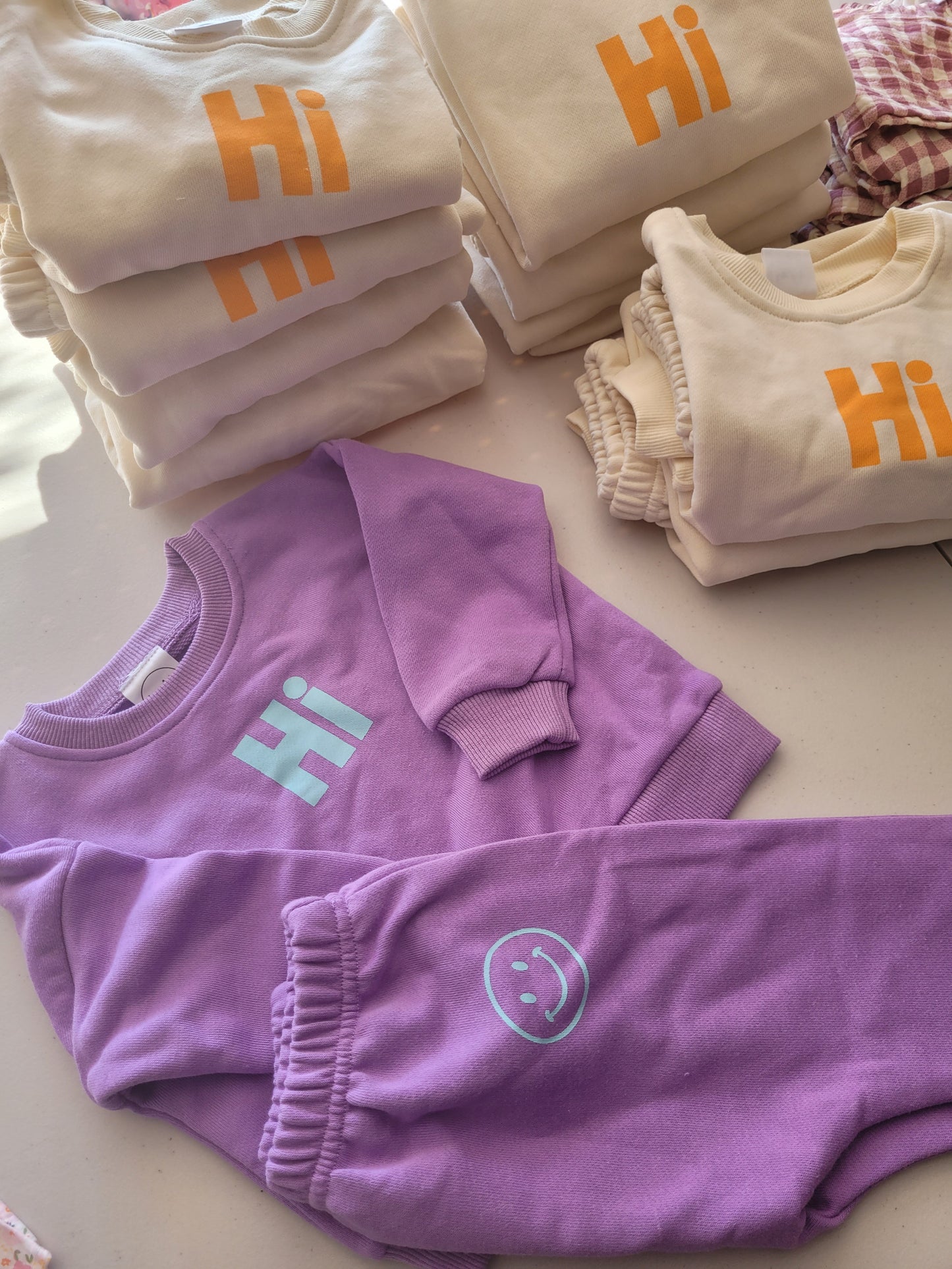 "Hi" set in purple