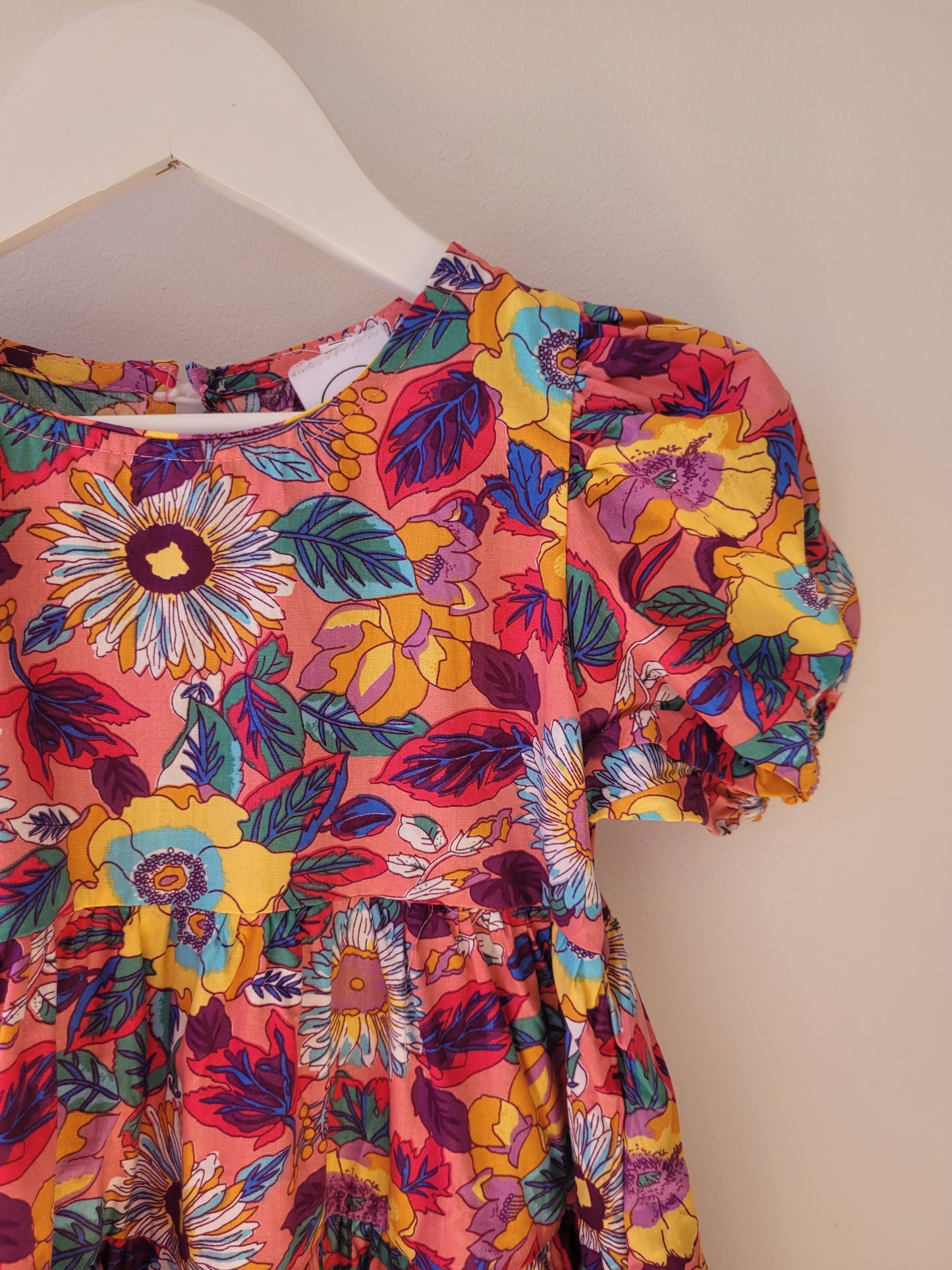 Bright wild flower dress short-sleeved