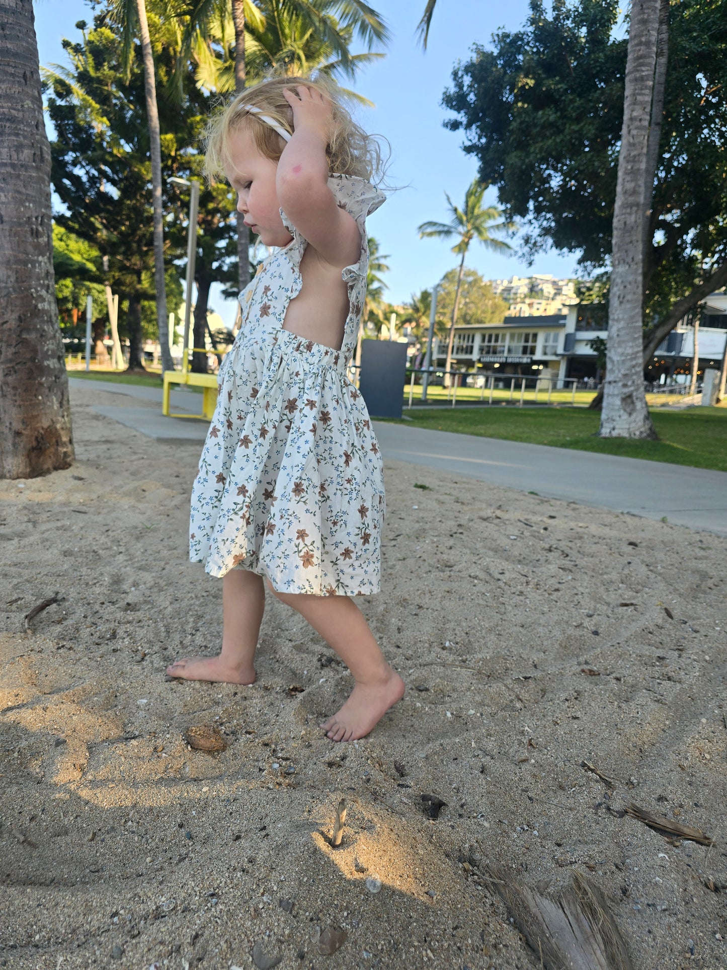 Brown flower dress with opening