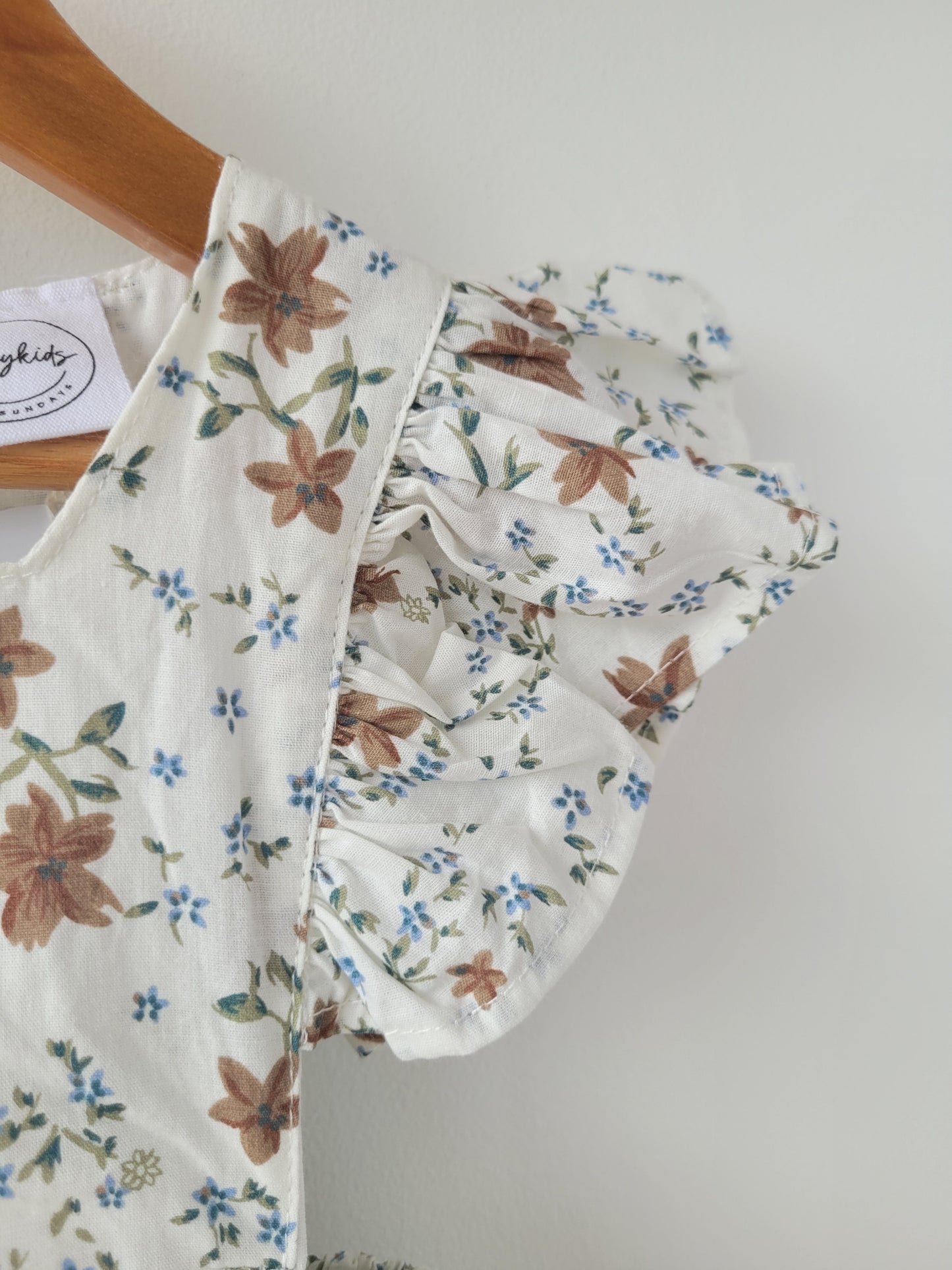 Brown flower dress with opening