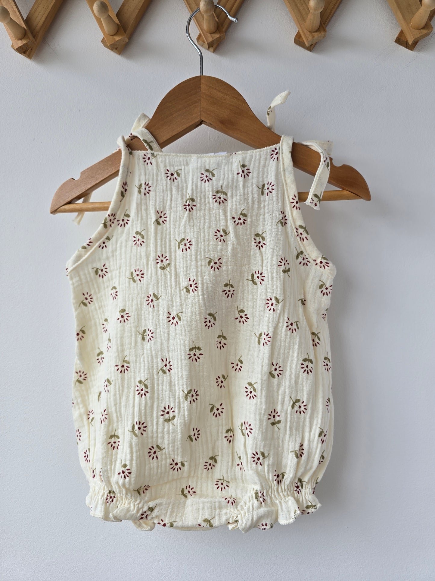 Red flower bubble romper 💮